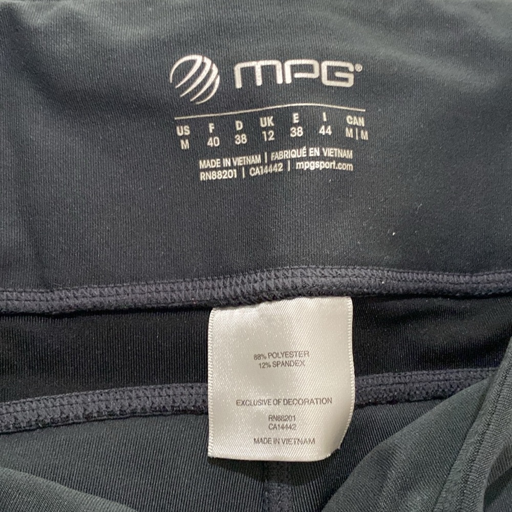 MPG Yoga Leggings - Picture 4 of 6